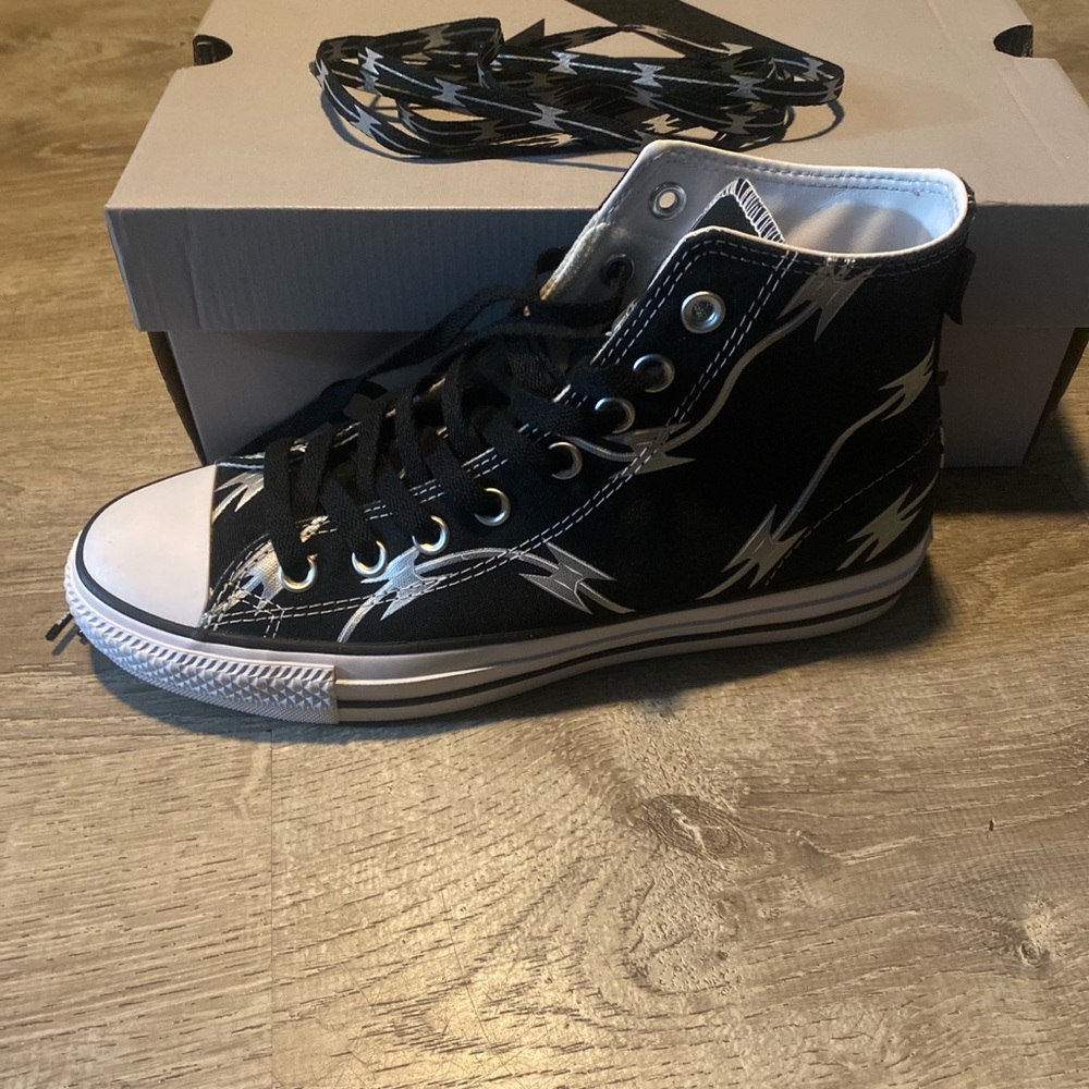 ONLY ONE LEFT SHOE converse razor wire size 7 in men’s size 9 in women’s